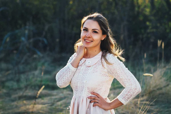 Portrait Girl Field Sunset Background — Stock Photo, Image