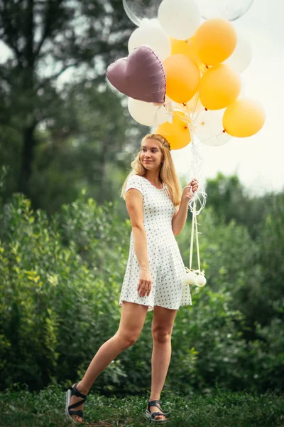 Young Girl Balloons Nature Background — Stock Photo, Image