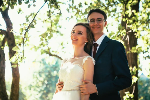 Mariée Marié Sur Fond Forêt Été — Photo