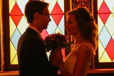 Gelin ve damat Kolomna Sarayı zemin üzerine.