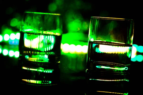 Gece Kulübü Barında Renkli Gözlük — Stok fotoğraf