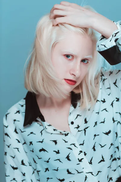 Porträtt Blond Albino Flicka Studio — Stockfoto