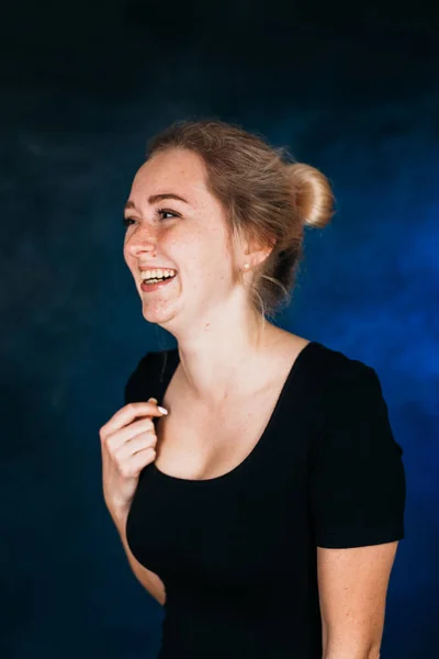 Émotionnel Jeune Fille Avec Une Queue — Photo