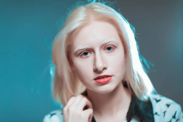 Porträtt Blond Albino Flicka Studio — Stockfoto