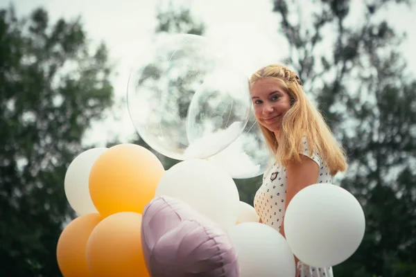 Young Girl Balloons Nature Background — Stock Photo, Image