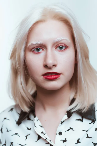 Dziewczyna Blonde Albino Portret Studio Białym Tle — Zdjęcie stockowe