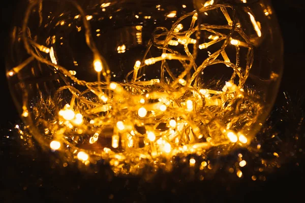 Boże Narodzenie Świecące Girlandy Ciemnym Tle — Zdjęcie stockowe