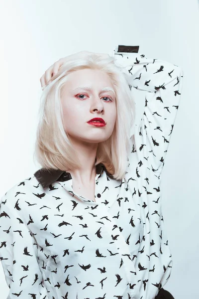 Dziewczyna Blonde Albino Portret Studio Białym Tle — Zdjęcie stockowe