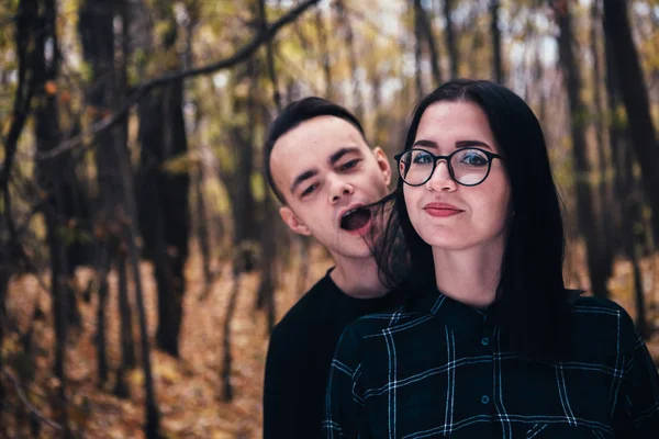 Homme Femme Dans Forêt Automne — Photo