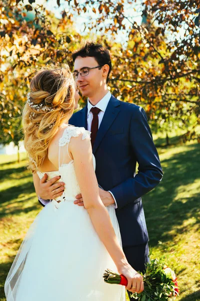 Mariée Marié Sur Fond Forêt Été — Photo