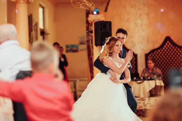 Bella Prima Danza Degli Sposi — Foto Stock
