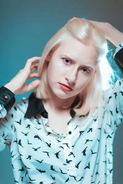 Porträt Eines Blonden Albino Mädchens Studio — Stockfoto