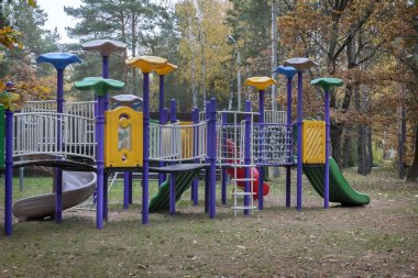 Sonbahar Park çocuklar için bir oyun alanı.