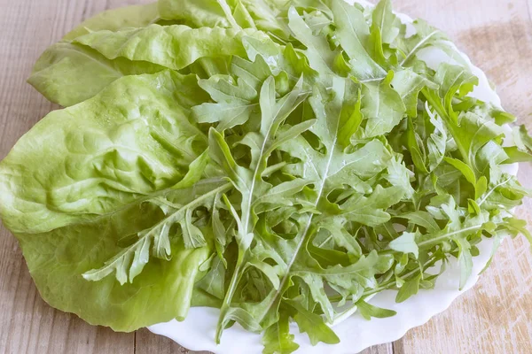 Foglie Rucola Fresca Verde Sul Tavolo Presentato Primo Piano — Foto Stock