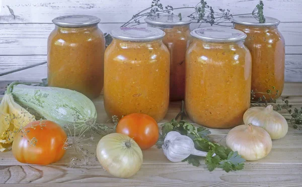 Home Conservación Verduras Frascos Vidrio Con Caviar Calabacín Con Cebollas —  Fotos de Stock