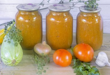 Cam kavanoz turşu konserve kabak havyar.