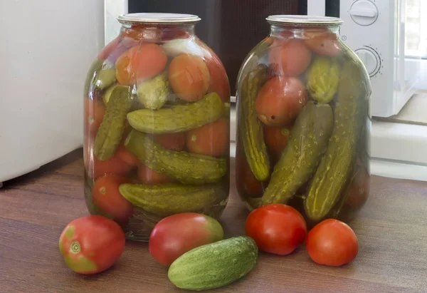 Home Preservation Large Glass Jars Red Ripe Pickled Tomatoes Cucumbers — Stock Photo, Image