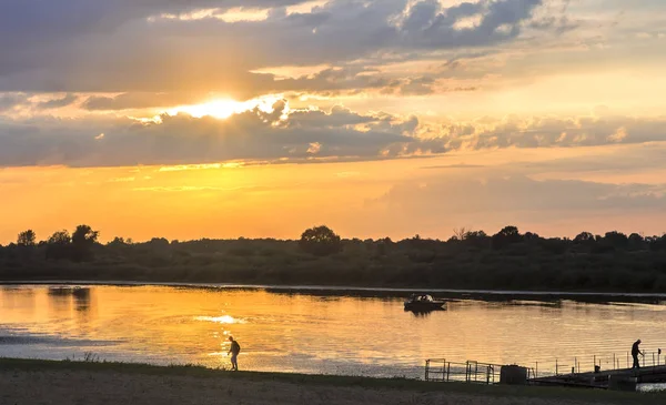 Liten Flod Med Träpir Lyses Upp Solnedgången Himlen Mörk Och — Stockfoto