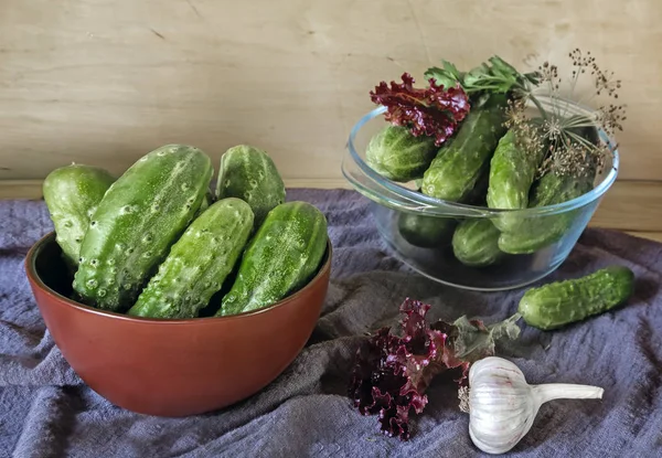 Auf Dem Tisch Gurken Zum Einlegen Glas Bankkonto Entworfen Und — Stockfoto