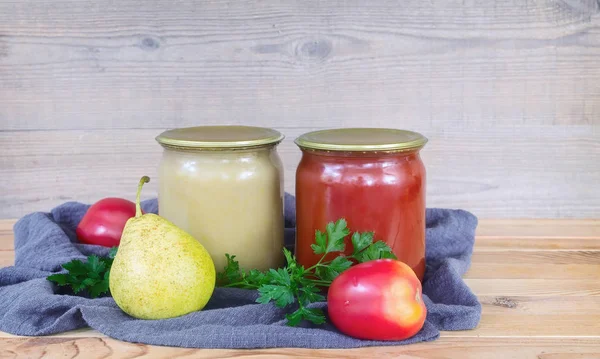 Puré Pera Jugo Tomate Conservan Frascos Vidrio Con Tapas Metálicas —  Fotos de Stock