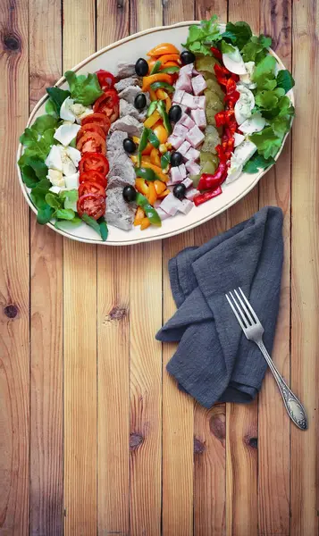 Popular Dish American Cuisine Cobb Salad Consisting Greens Eggs Tomatoes — Stock Photo, Image