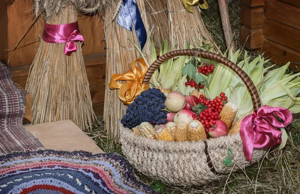 Large Ripe Apples Grapes Berries Vegetables Sold Beautifully Decorated Wicker — Stock Photo, Image