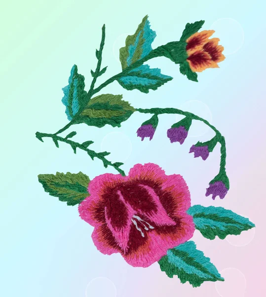 Řemeslné Výrobky Překrásné Barevné Květiny Zelené Listy Vyšívané Satén Steh — Stock fotografie