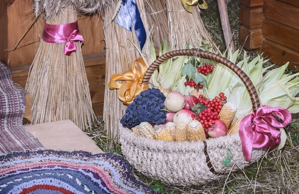 Grote Rijpe Appels Druiven Bessen Groenten Worden Verkocht Prachtig Ingerichte — Stockfoto