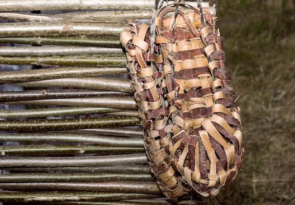 Bastschuhe - niedrige Schuhe, die früher bei Bauern üblich waren — Stockfoto