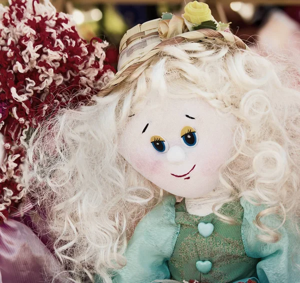 面白い人形の形でオリジナル玩具針仕事 — ストック写真