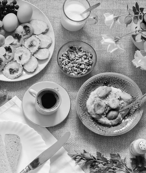 Desayuno saludable en el mantel, productos naturales, vista superior . — Foto de Stock