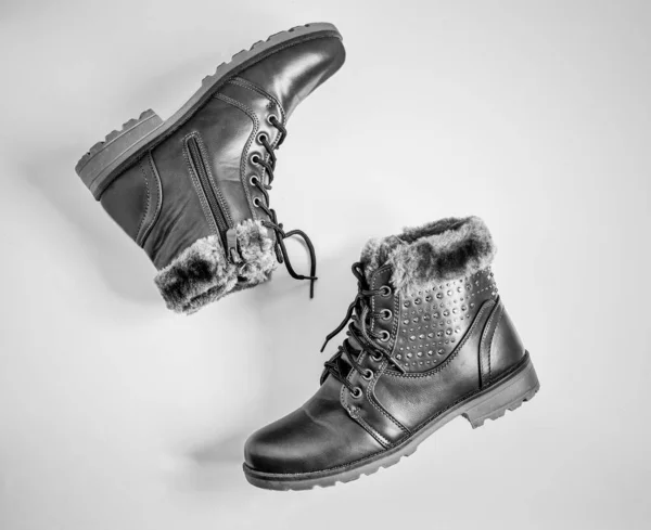 Comfortable winter boots with lacing and zipper closure. — Stock Photo, Image