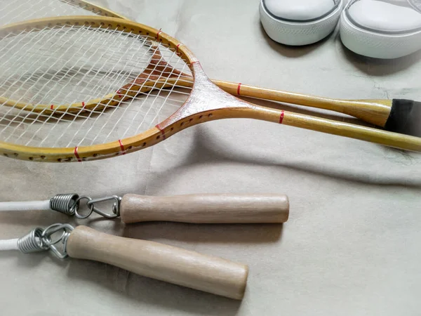 Urządzenia Sportowe Fitness Rakiety Badmintona Buty Sportowe Skakanka Przestrzeń Kopiowania — Zdjęcie stockowe