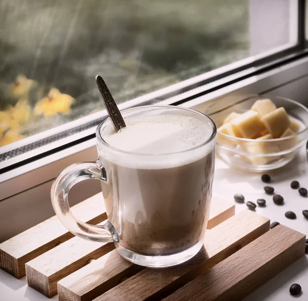 Café a prueba de balas: café batido con nata y aceite de coco. — Foto de Stock