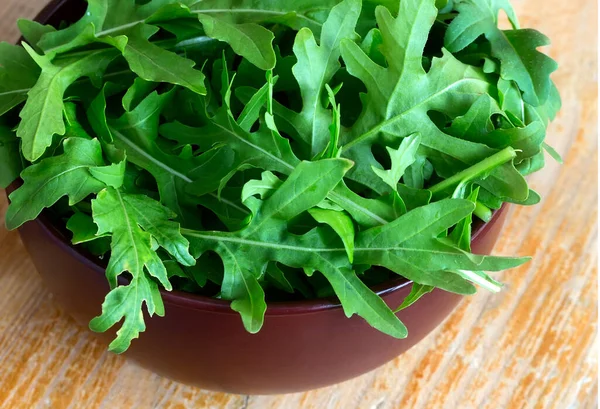 Foglie Rucola Fresca Verde Sul Tavolo Presentato Primo Piano — Foto Stock