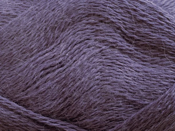 紫色毛线在斜纹中的纹理的特写 冬季针织季节 业余爱好和休闲 — 图库照片