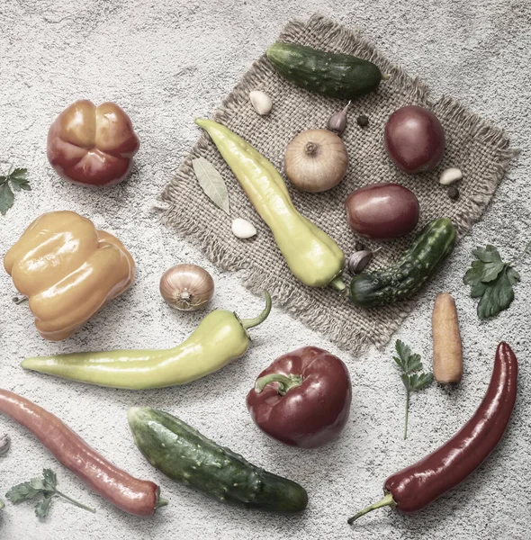 Table Napkin Variety Ripe Vegetables Tomatoes Peppers Cucumbers Parsley Zucchini — Stock Photo, Image