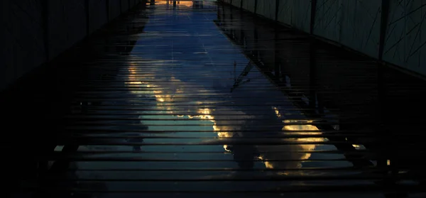 Reflexão Pôr Sol Com Céu Nublado Após Chuva — Fotografia de Stock