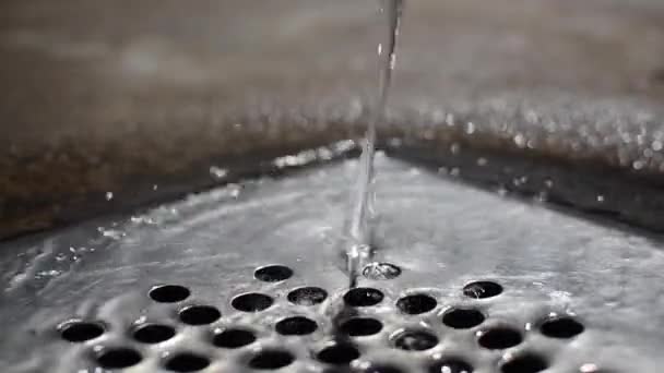 流入的水柱 排水沟 — 图库视频影像