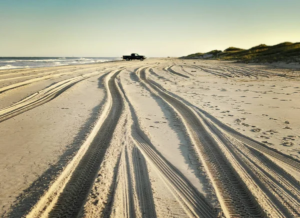 Sand Tracks Beach Black Truck — Stock Photo, Image