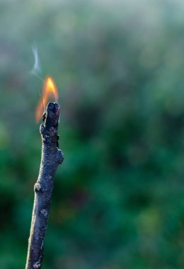 Ateş ve dumandan uzak dur.
