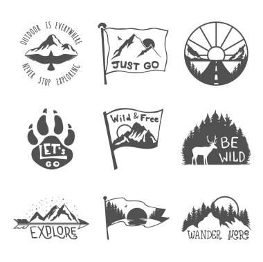 Dokuz siyah seyahat amblemi seti. Kamp açık macera amblemleri, rozetleri ve logo yamalar. Dağ turizmi, yürüyüş. Vintage tarzda doğa etiketleri