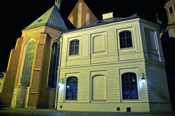 Varşova sokaklarında gecesi.