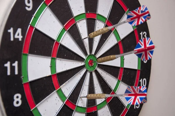 Dart yakın çekim oyun.