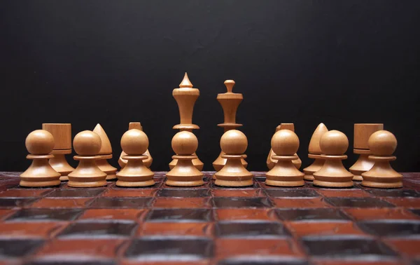 Rakamlar yakın çekim ile satranç masası.