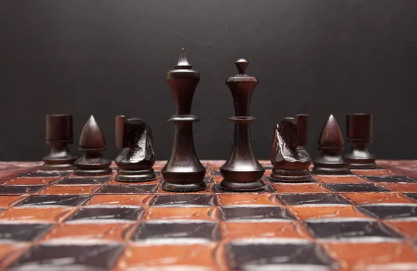 Rakamlar yakın çekim ile satranç masası.