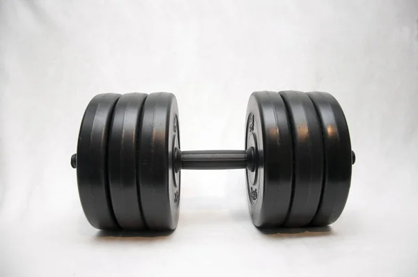 Halterler beyaz arkaplanda.