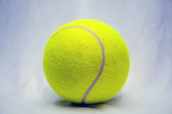 大きなテニスボール ゲームとの競争 — ストック写真