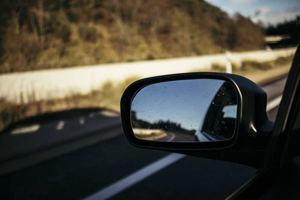 Espelho Esquerdo Carro Uma Estrada — Fotografia de Stock