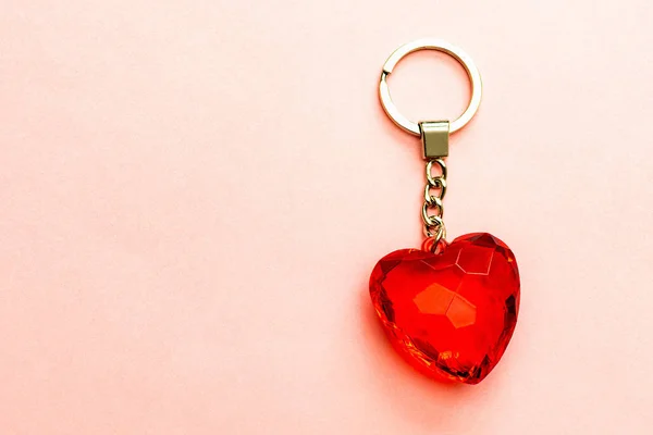 Concept Amour Saint Valentin Porte Clés Avec Coeur Rouge Verre — Photo